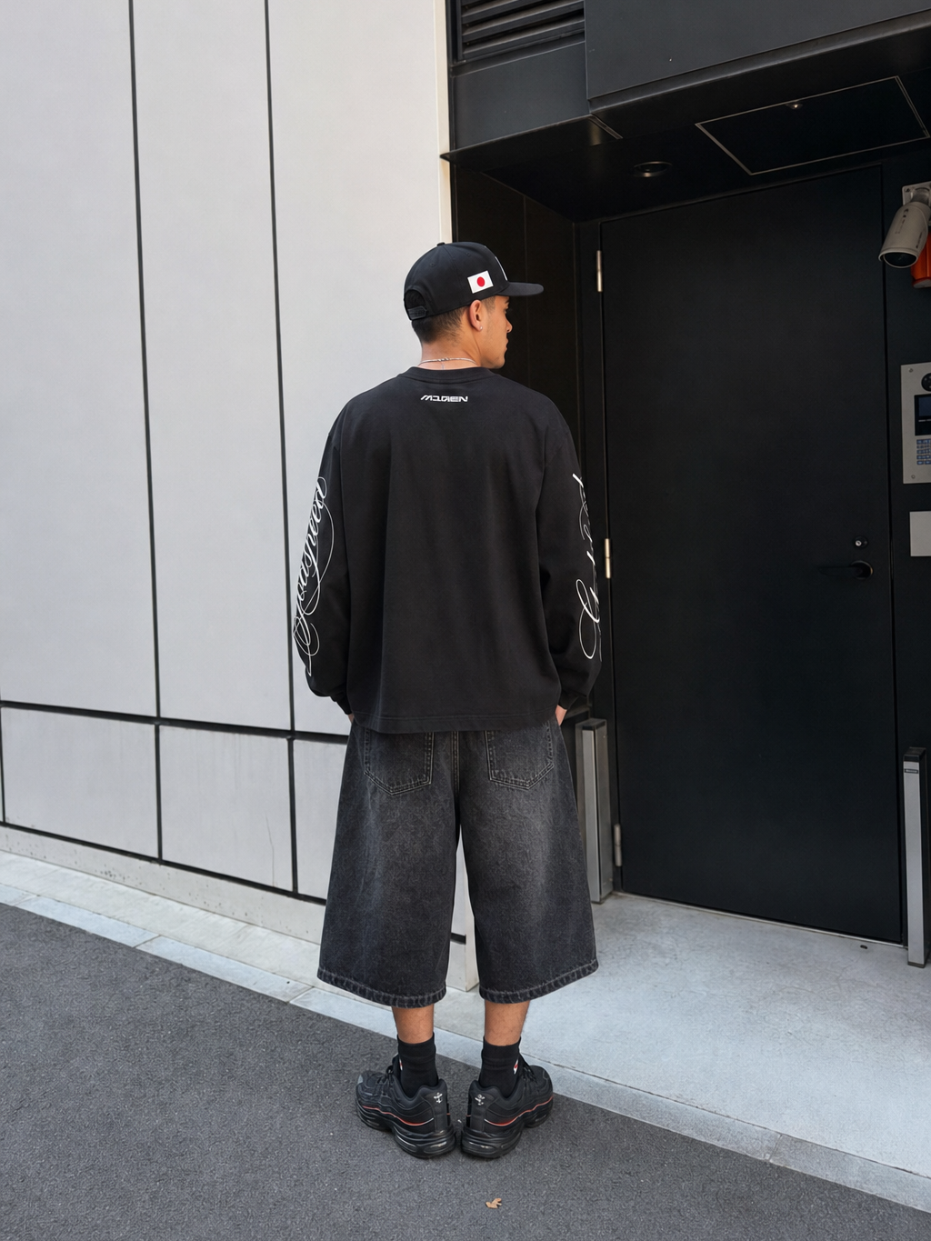 Myugen Godspeed Oversized Full Sleeve T-shirt Black – model back