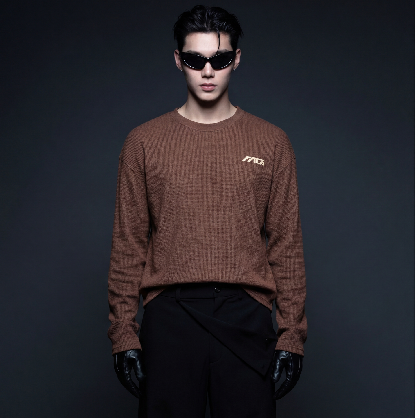myugen-construct-waffle-long-sleeve-brown model front