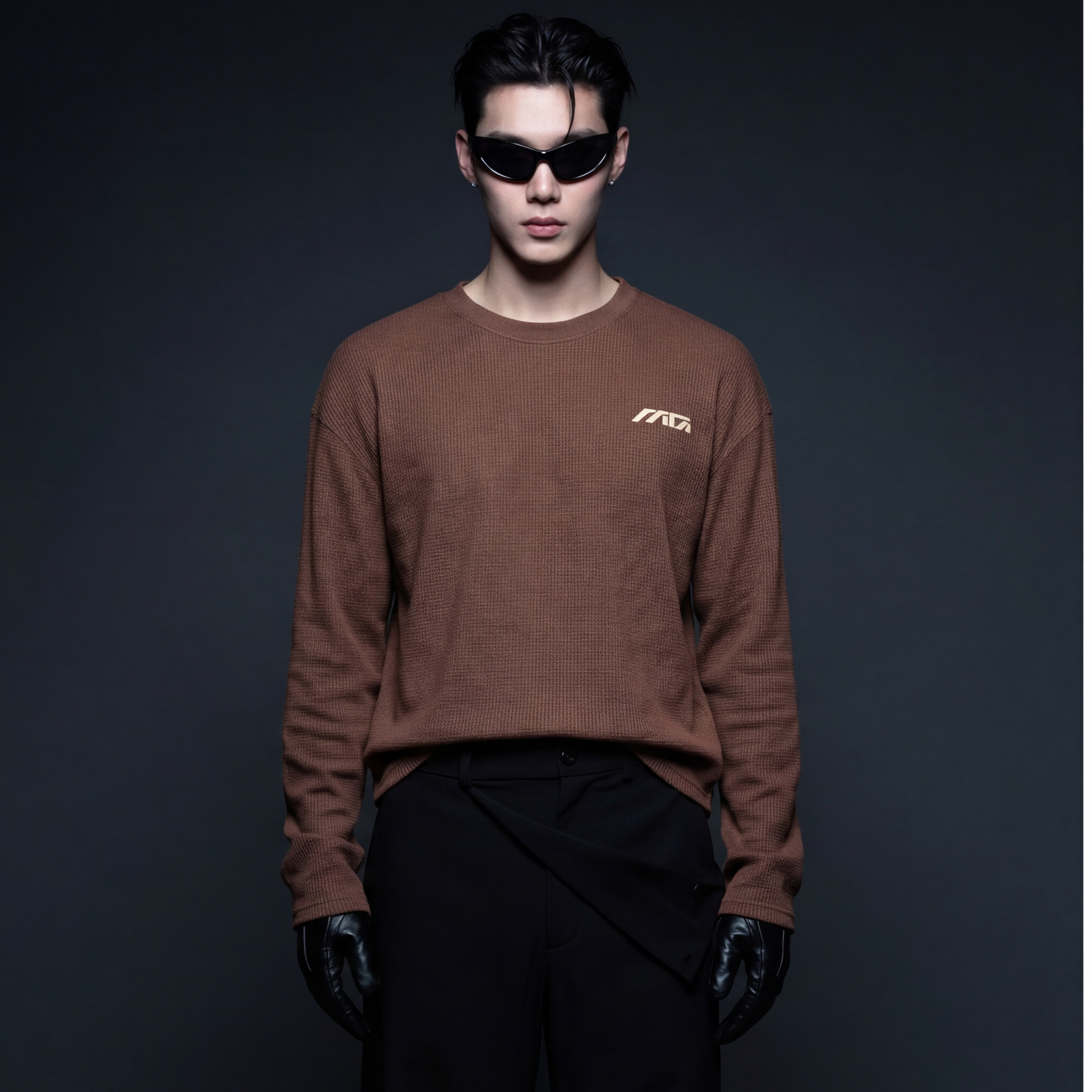 myugen-construct-waffle-long-sleeve-brown model front