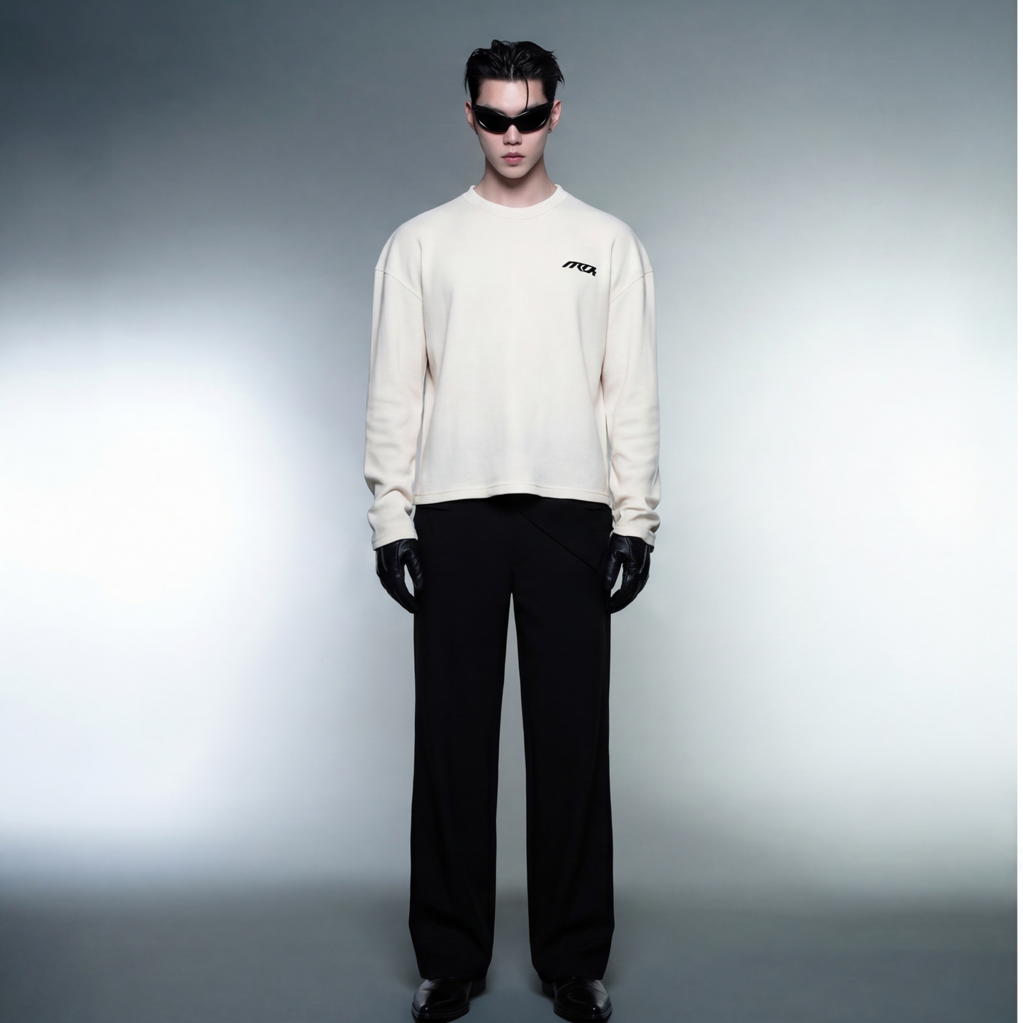 myugen-construct-waffle-long-sleeve-off-white model front